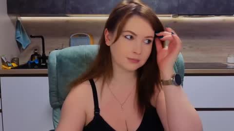 katniss_k online show from June 3, 4:59 am