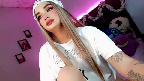 Snapshot of kattie_sweet_ chatting on October 26, 12:55 am kattie_sweet_ online show from October 26, 12:55 am