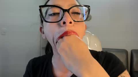 Snapshot of katty_mouth chatting on October 17, 8:46 pm Katty online show from October 17, 8:46 pm