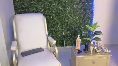 katy_love222 online show from May 22, 10:49 pm