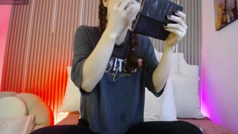 Katy Van online show from April 7, 8:55 pm