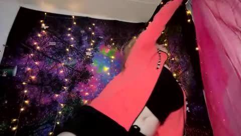 kay_la online show from November 18, 6:33 pm