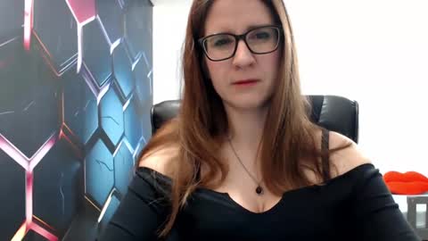 KayaLips online show from January 3, 9:15 pm