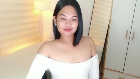 Y O U R        F U T U R E       K A Y L E E  online show from February 21, 5:02 am