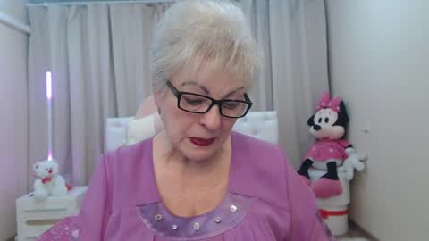 kaylesmoll online show from March 21, 7:40 pm