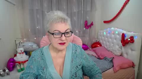 kaylesmoll online show from March 7, 8:00 pm