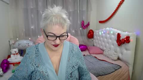 kaylesmoll online show from February 22, 3:56 am