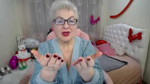 kaylesmoll online show from March 9, 4:16 am