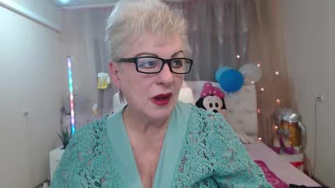 kaylesmoll online show from September 28, 6:39 pm