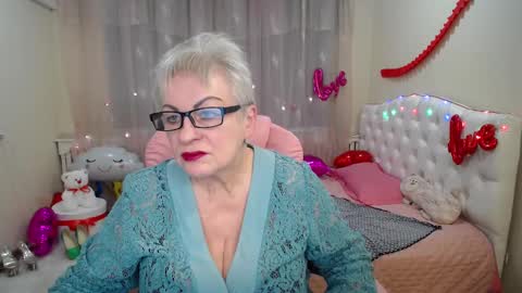 kaylesmoll online show from March 6, 4:52 am