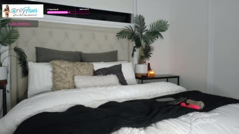 Keelie xx online show from May 11, 9:27 am