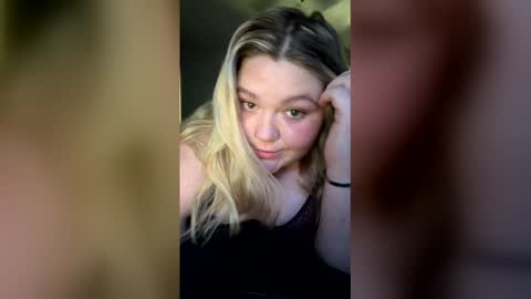 keilei22 online show from May 12, 3:54 pm