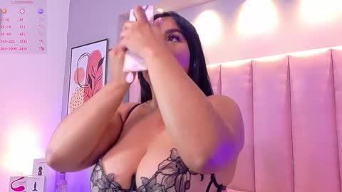 Keily Ross online show from November 17, 8:55 pm