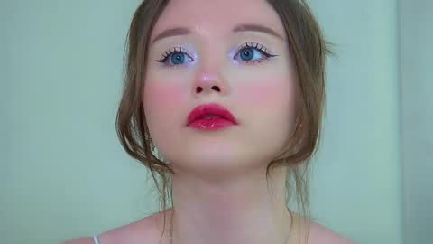 Keira online show from May 9, 10:10 am