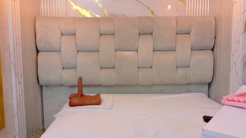 kelanymilf online show from February 18, 2:55 am