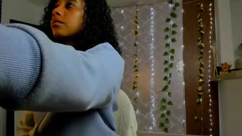 kelly__thomson online show from March 23, 12:15 am