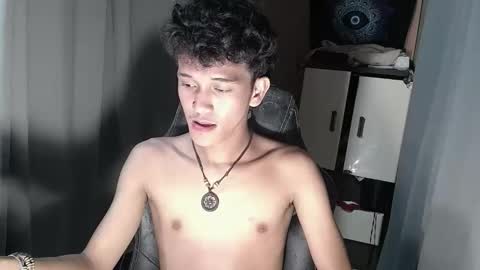Snapshot of ken_bigcockxx chatting on October 22, 6:31 pm Ken online show from October 22, 6:31 pm