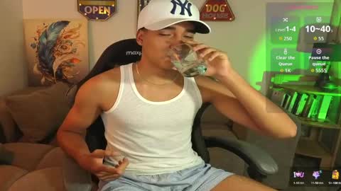 ken_blaker online show from June 3, 1:08 am