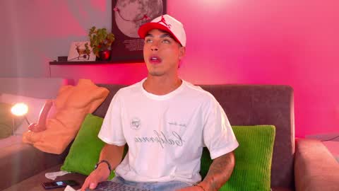   online show from April 10, 9:47 am