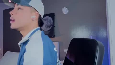 Snapshot of ken_boy_ chatting on October 13, 11:34 am online show from October 13, 11:34 am
