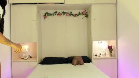 Kendal online show from December 19, 12:55 pm