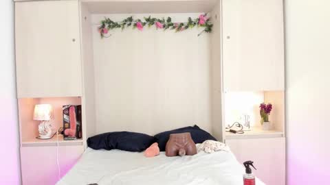 Kendal online show from December 1, 2:48 pm