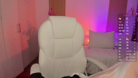 Kendall  online show from October 23, 8:31 pm