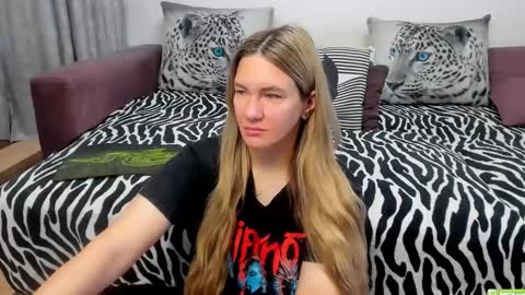 Snapshot of kendra_xx_ chatting on October 2, 2:21 am Kendra online show from October 2, 2:21 am