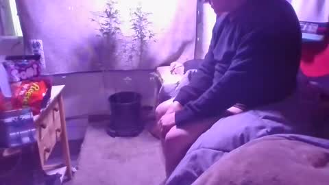 Snapshot of kenneth69h chatting on February 27, 4:43 pm kenneth69h online show from February 27, 4:43 pm