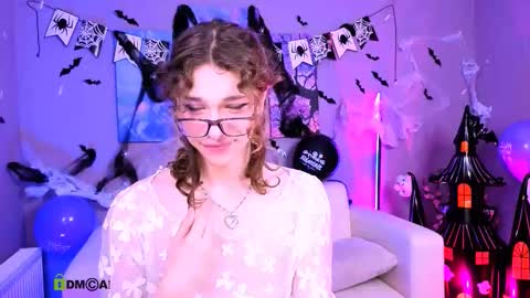 Snapshot of kevi_sunn chatting on October 22, 7:59 pm kevi here online show from October 22, 7:59 pm
