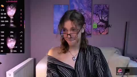 Snapshot of kevi_sunn chatting on October 7, 9:27 am kevi here online show from October 7, 9:27 am