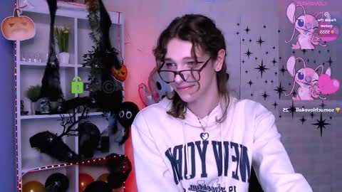 Snapshot of kevi_sunn chatting on October 21, 7:28 pm kevi here online show from October 21, 7:28 pm
