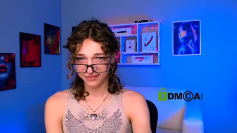 Snapshot of kevi_sunn chatting on October 10, 9:04 am kevi here online show from October 10, 9:04 am
