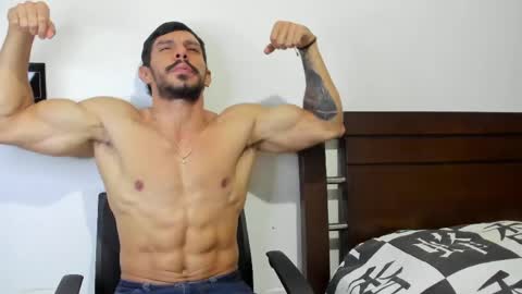 kevin_malone22 online show from April 9, 11:54 pm