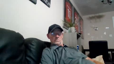 kevlooking4sez online show from August 9, 9:52 pm