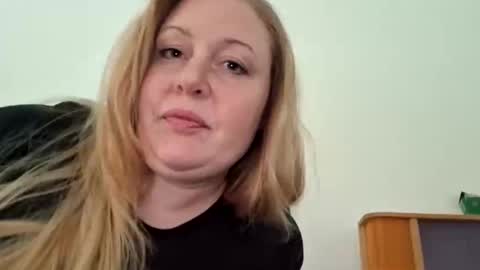 khaleesi0890 online show from November 16, 12:40 pm