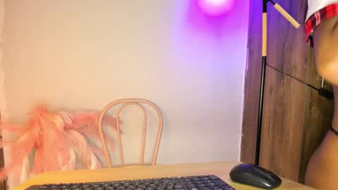 khate_smith online show from March 25, 5:20 pm