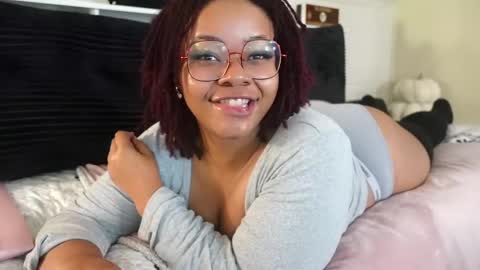 Khaya online show from November 9, 8:33 pm