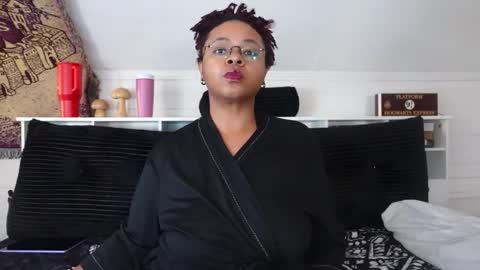 Khaya online show from December 19, 8:59 pm