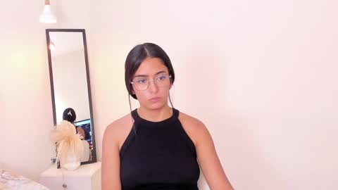 Khloe online show from May 14, 4:16 pm