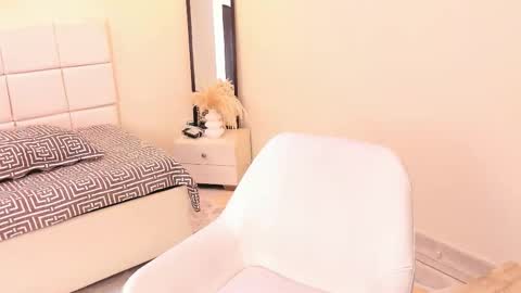 Khloe online show from February 5, 2:31 pm