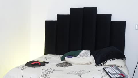 Khloe online show from January 6, 7:45 pm