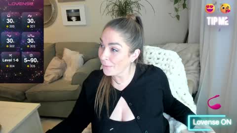 Kiera Reines online show from April 3, 2:29 am
