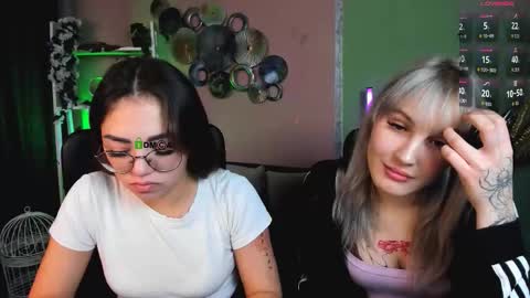 kiki_swan online show from December 3, 6:58 am