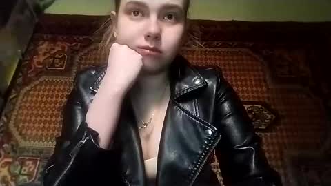 kikibang_ online show from November 17, 8:17 am