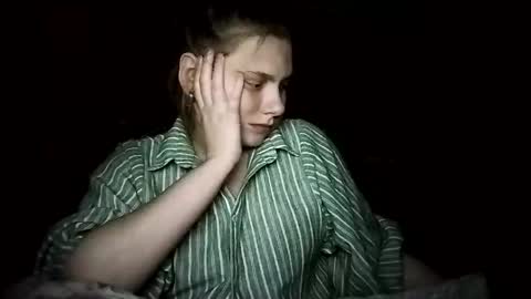 kikibang_ online show from April 21, 6:48 pm