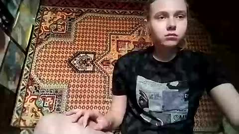 kikibang_ online show from October 13, 9:44 am