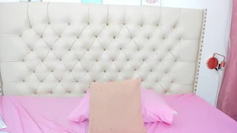 kim_eli online show from January 19, 1:43 am