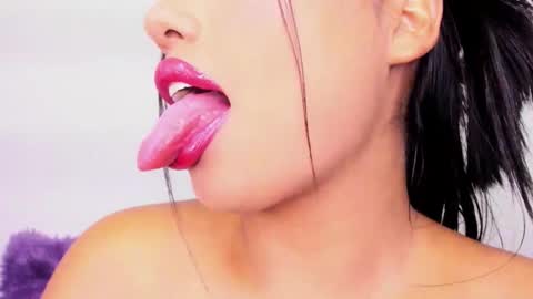 kim_mouth17 online show from March 14, 10:03 pm