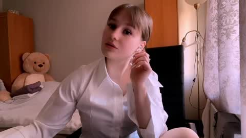 Elin online show from April 24, 9:33 am